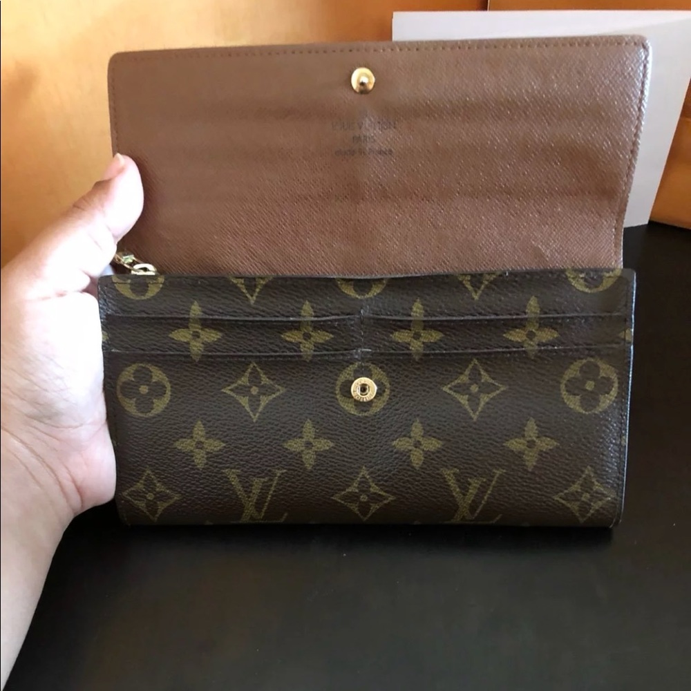 Authentic Louis Vuitton  Sarah wallet